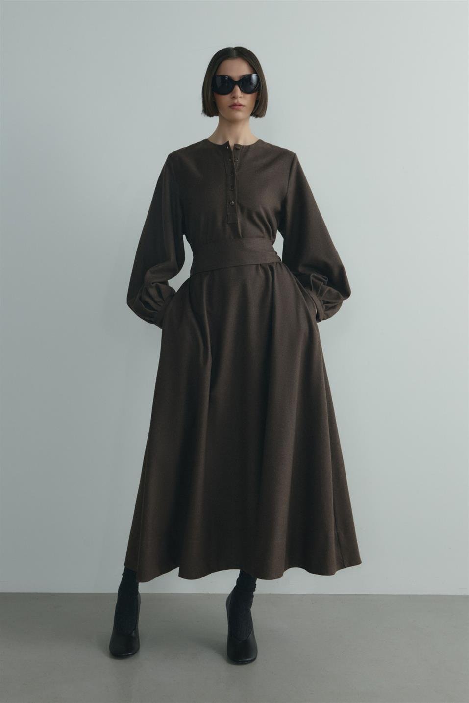 Kahverengi Kaia Düğmeli Maxi Elbise