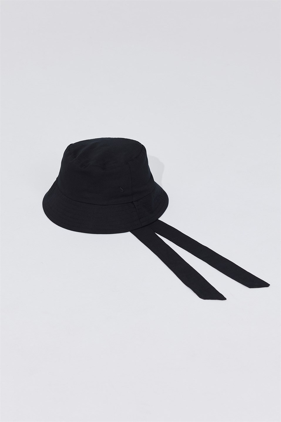 Siyah Nakışlı Bucket Şapka