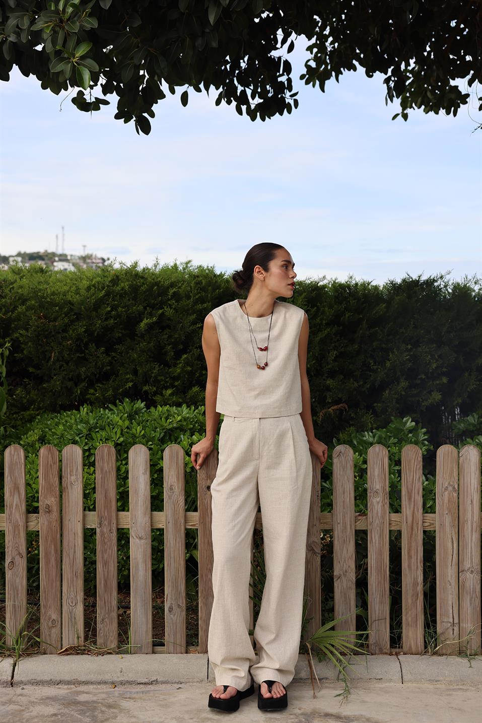 Natürel Lavin Sıfır Kol Keten Bluz