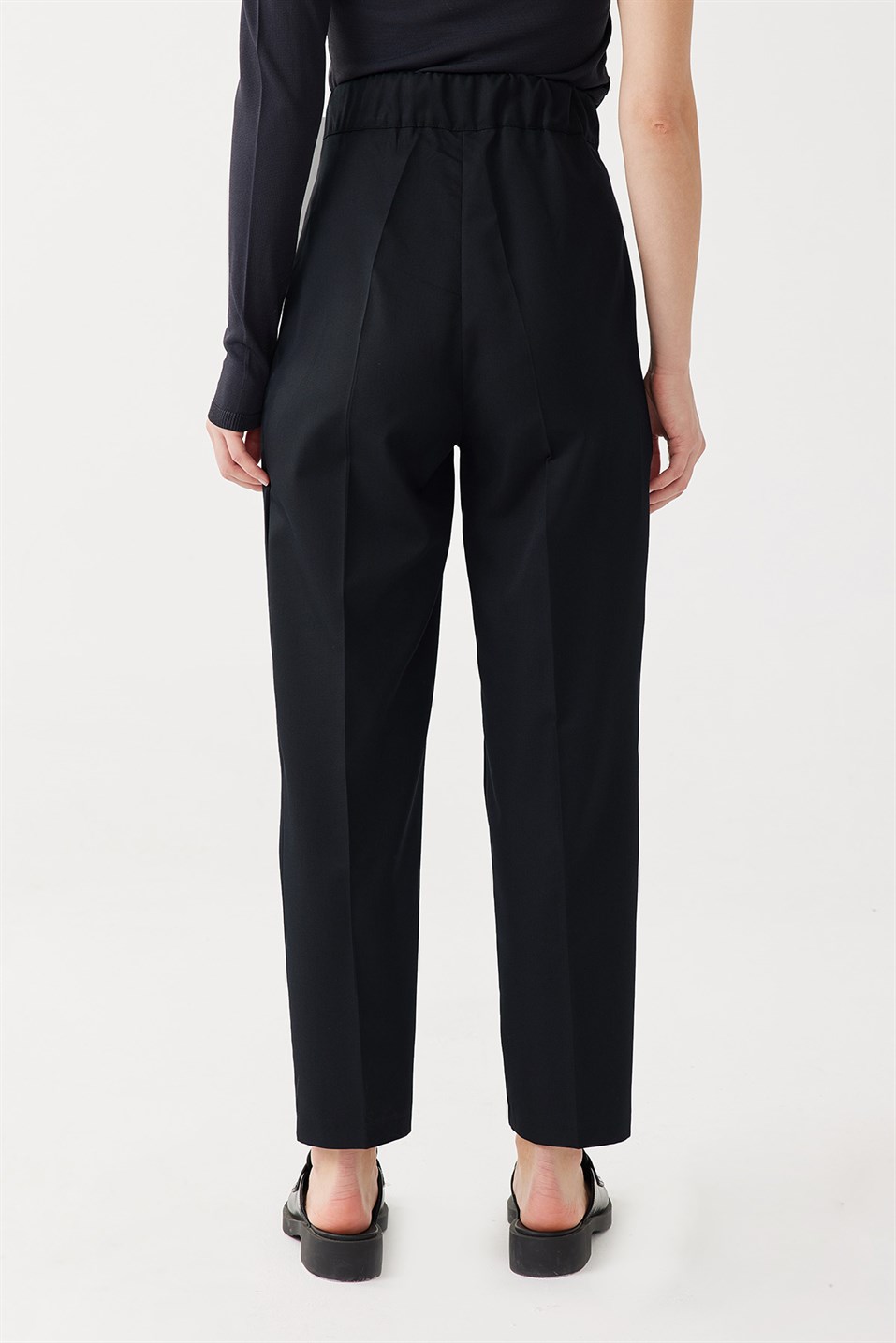 Black Carrot Cut Pleated Fabric Trousers