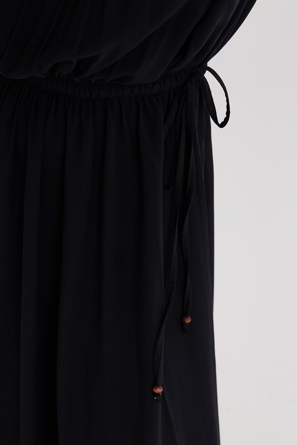 Siyah Sara Büzgülü Elbise