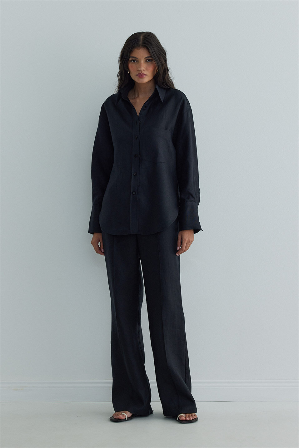 Siyah %100 Keten Tina Cepli Basic Gömlek