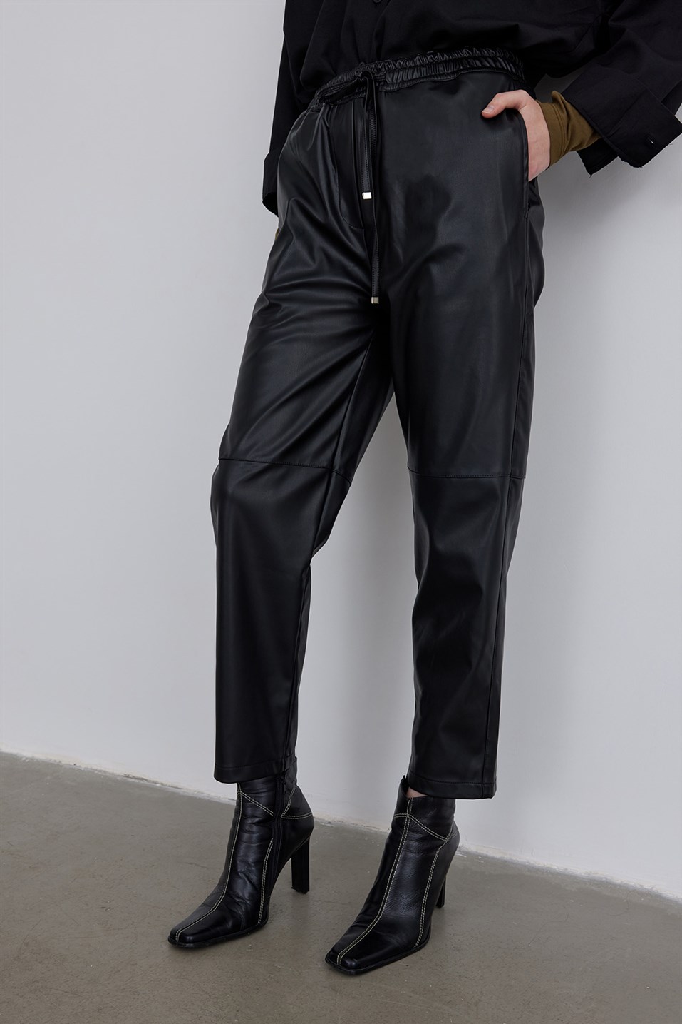 Black Waist Flexible Leather Trousers