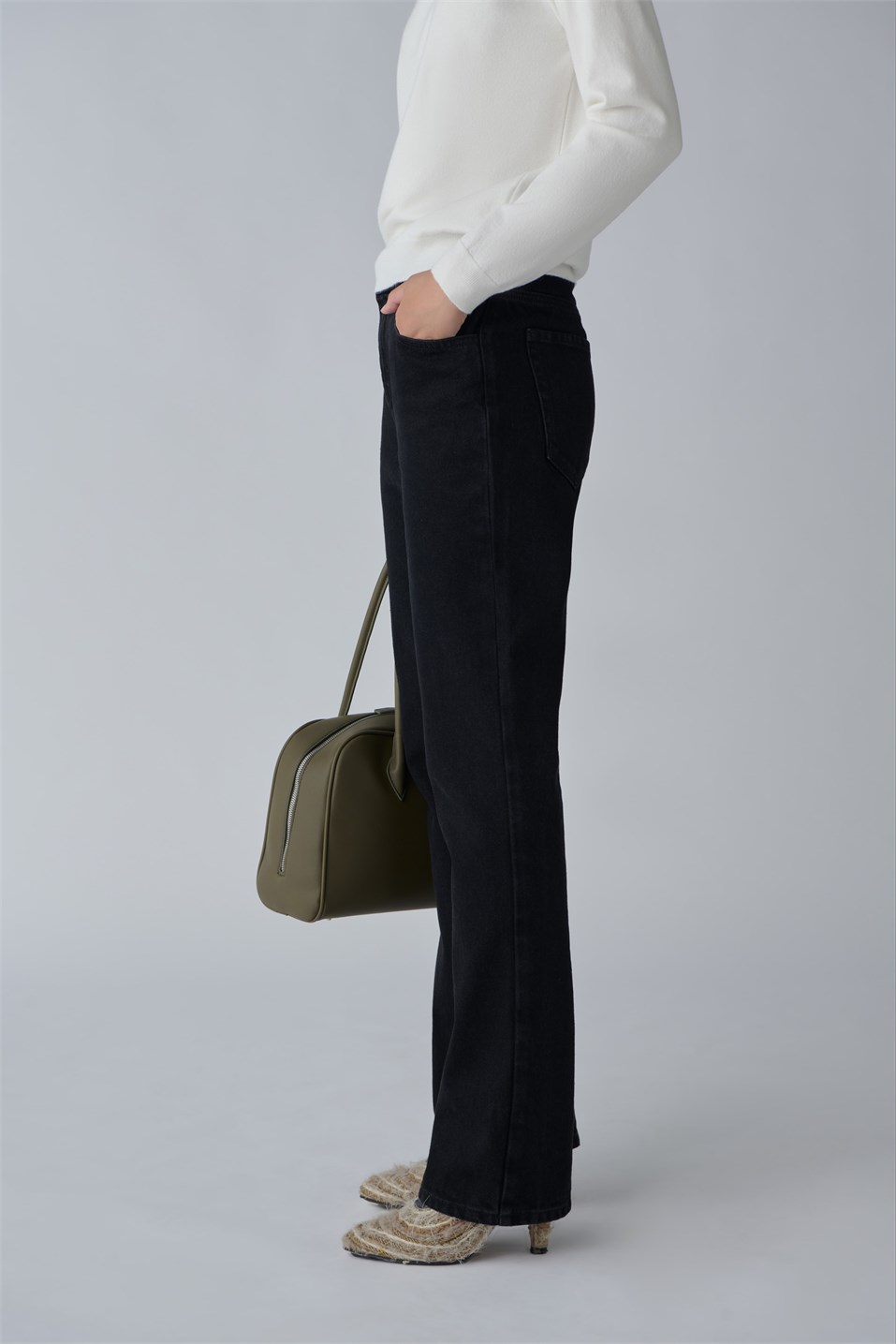 Siyah Effortless Straight Jean