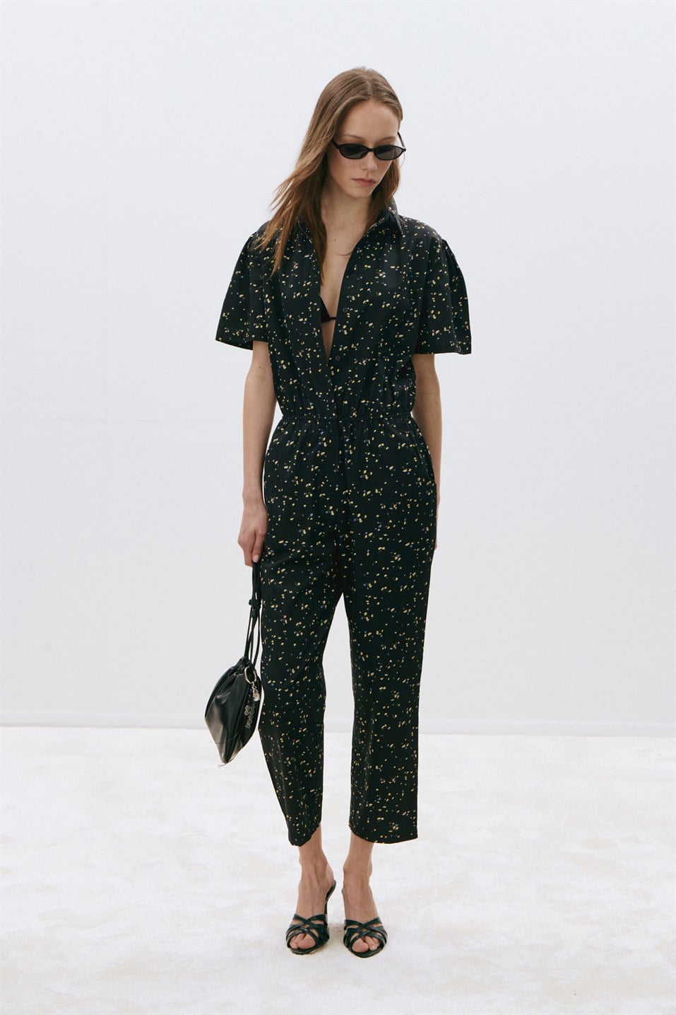 Siyah Flora Çiçek Desenli Tulum