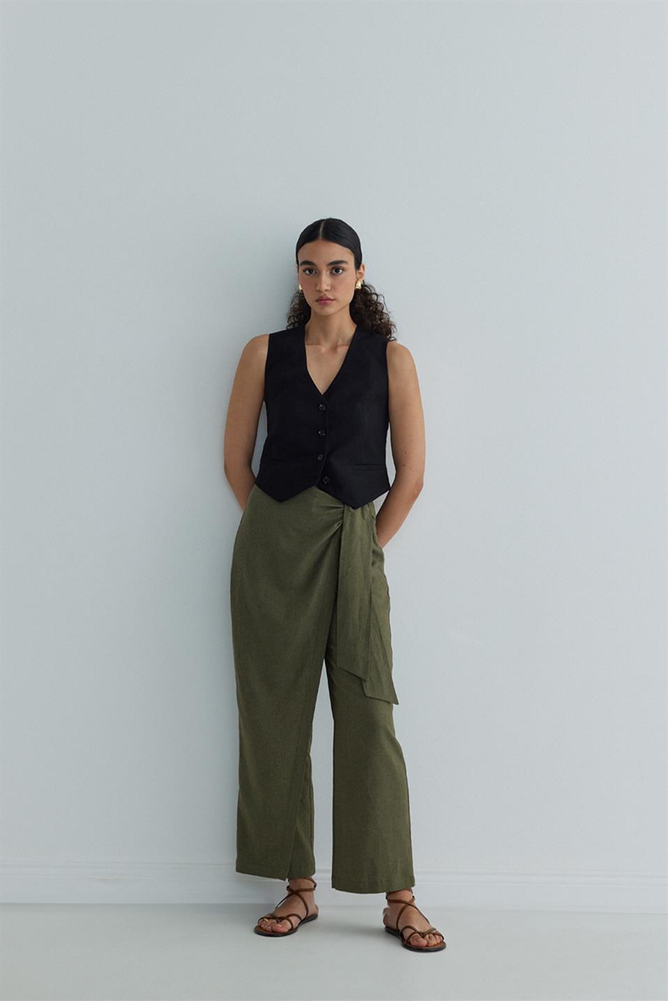 Gabriel Buttoned Linen Vest