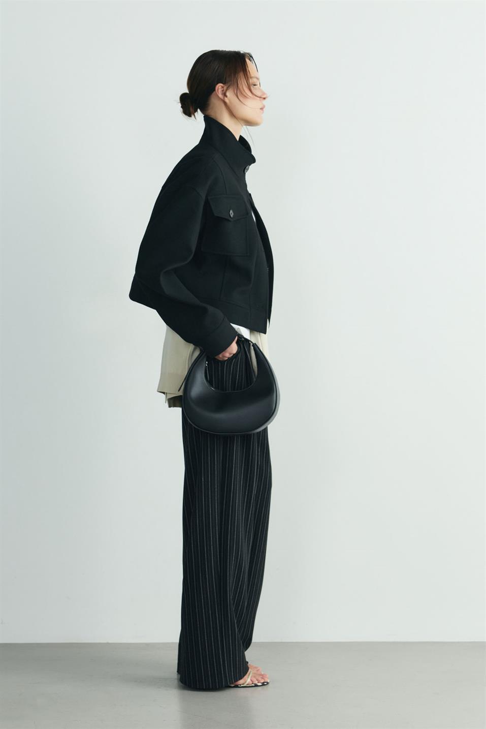 Siyah İris Düğmeli Kaşe Crop Ceket