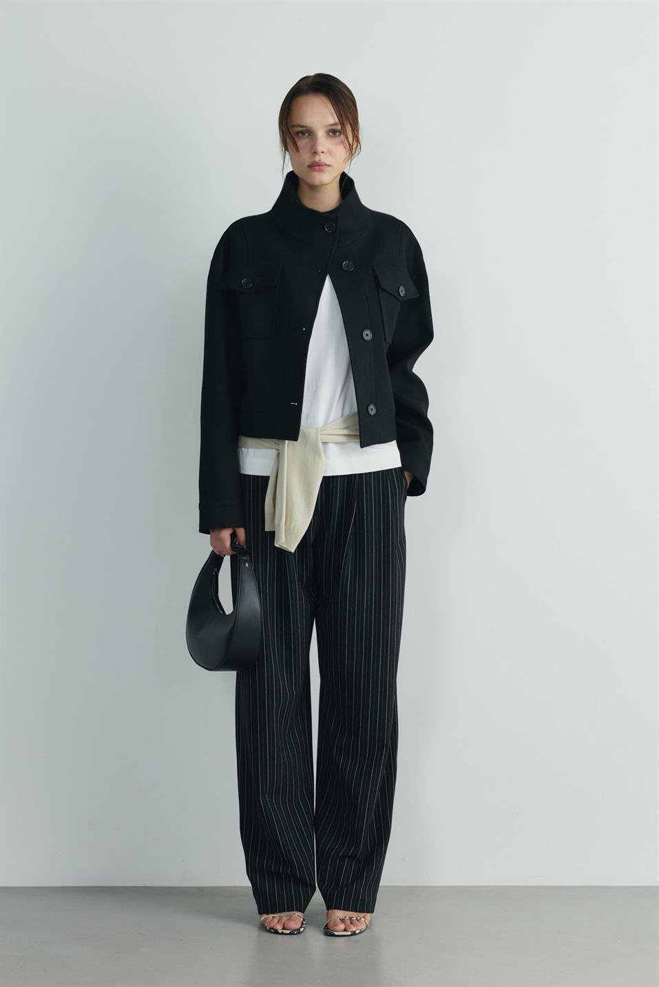 Siyah İris Düğmeli Kaşe Crop Ceket