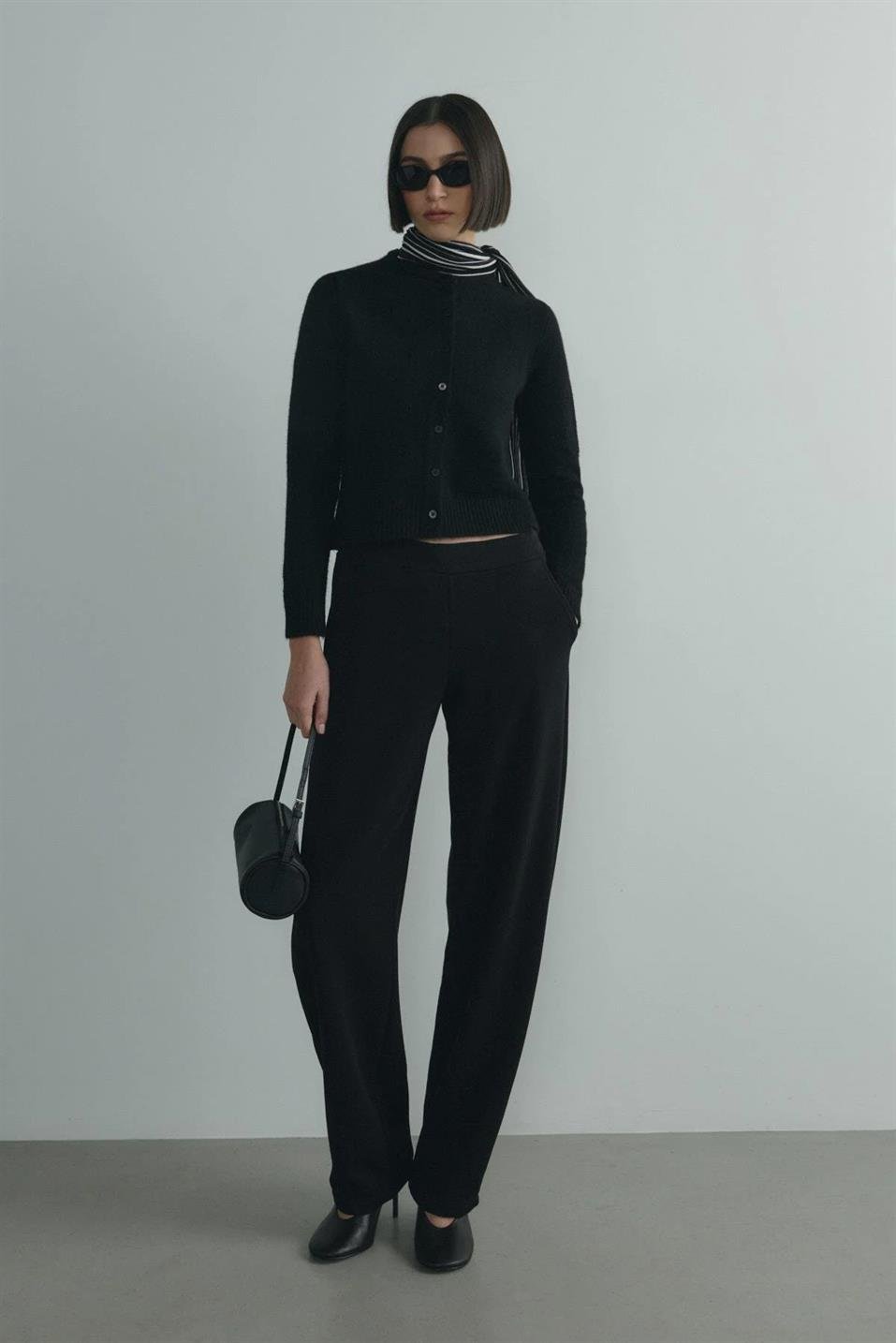 Siyah Jenny Düğmeli Hırka