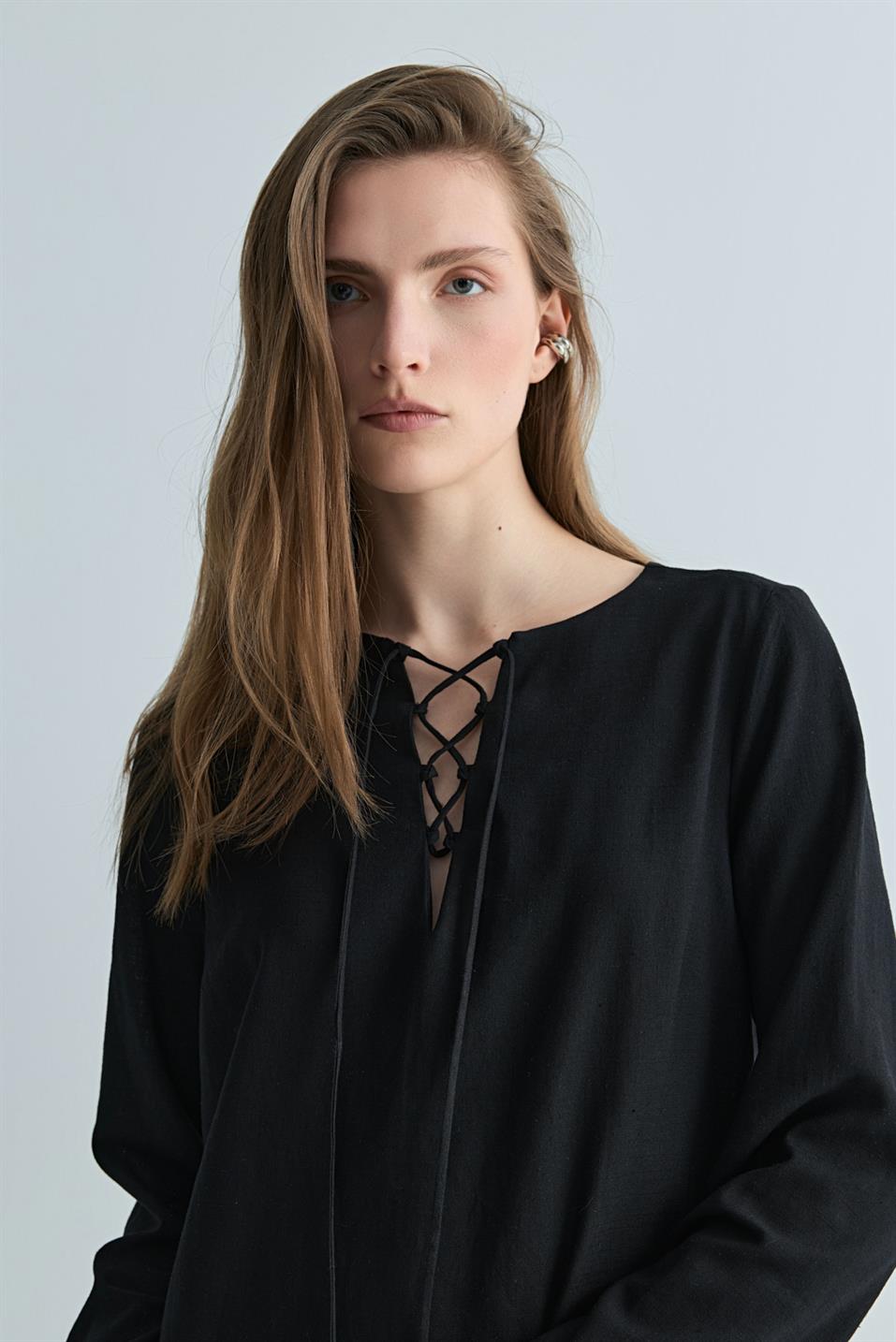 Siyah Karla Bağcıklı Keten Elbise