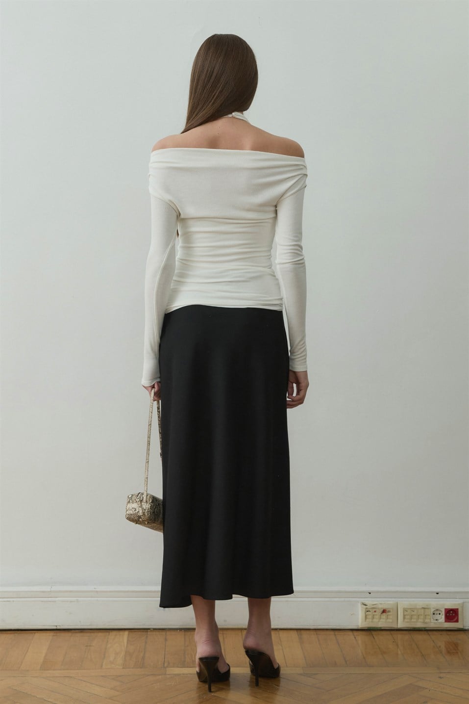 Siyah Leda Beli Lastikli Midi Etek