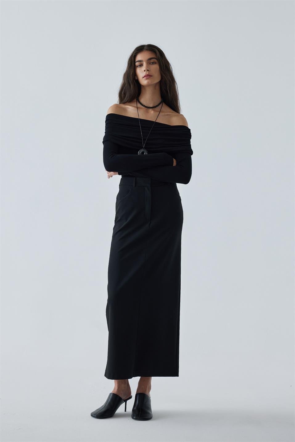 Siyah Lilly Omzu Açık Bluz