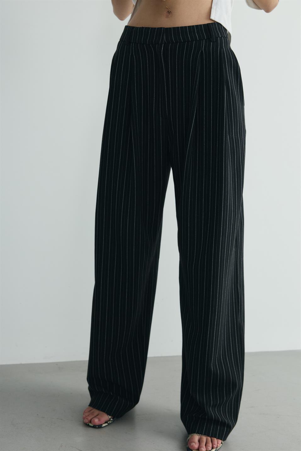 Siyah Lina Pileli Çizgili Pantolon