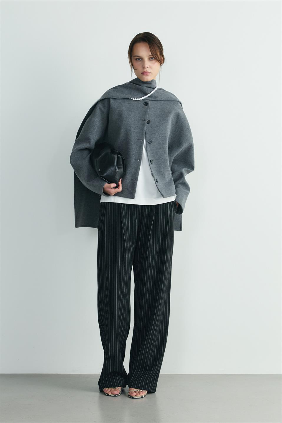 Siyah Lina Pileli Çizgili Pantolon