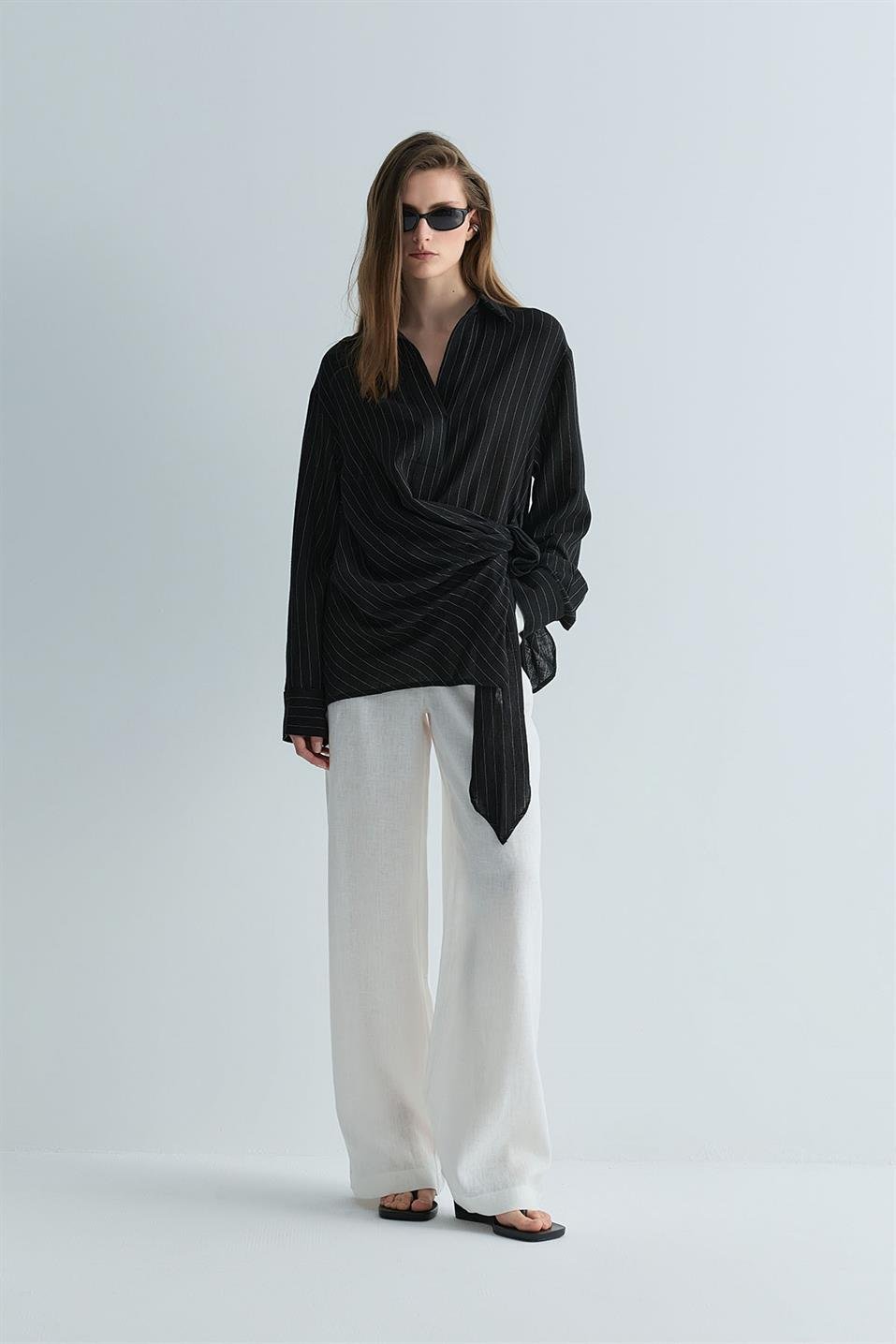 Siyah Lino Bağlamalı Keten Gömlek