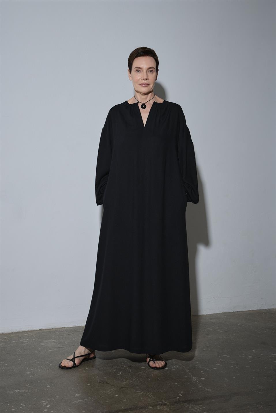 Siyah Meggie V Yaka Uzun Elbise