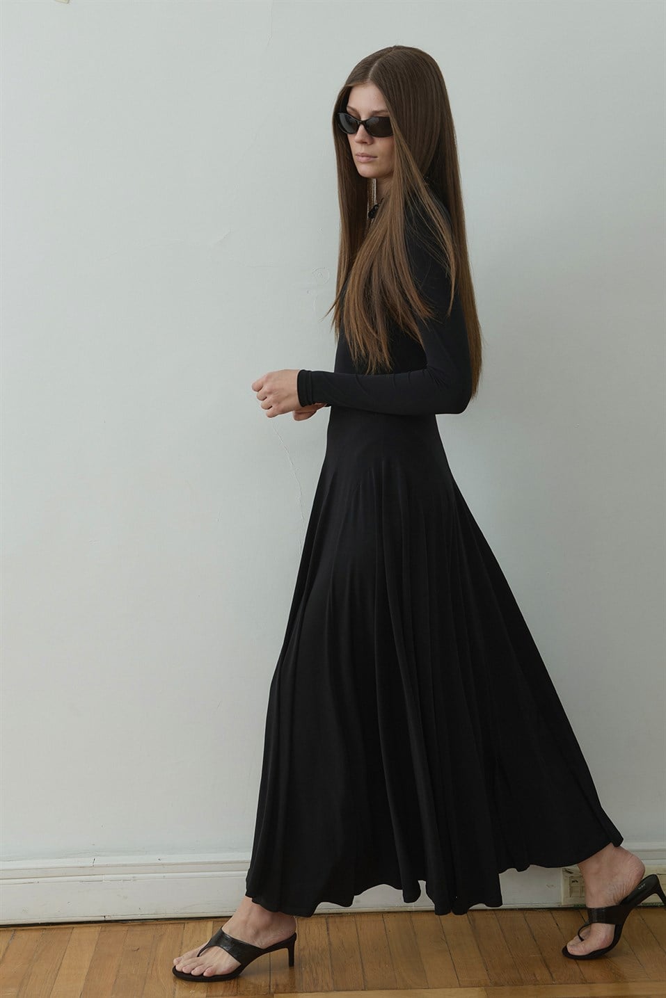 Siyah Rey Dökümlü Kloş Elbise