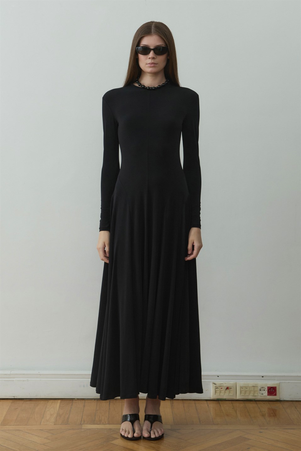 Siyah Rey Dökümlü Kloş Elbise