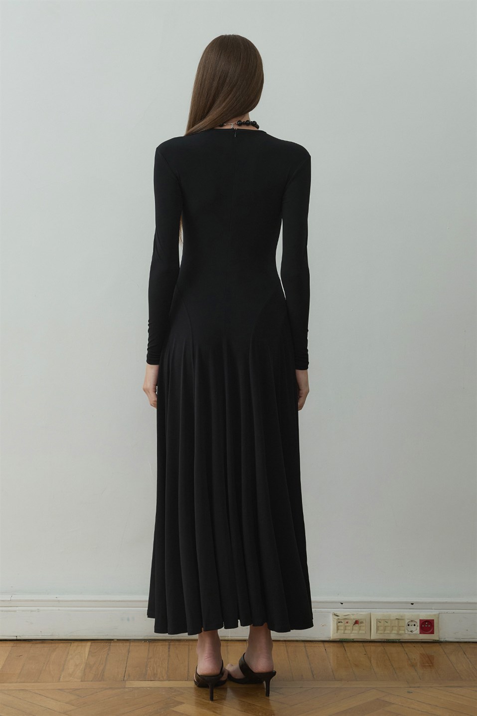 Siyah Rey Dökümlü Kloş Elbise