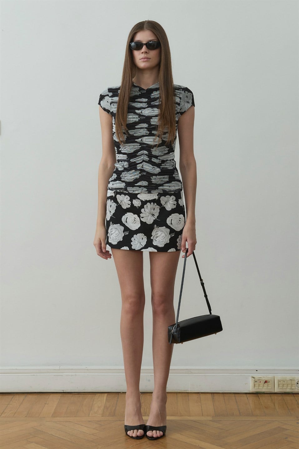 Siyah Rozze Büzgülü Bluz