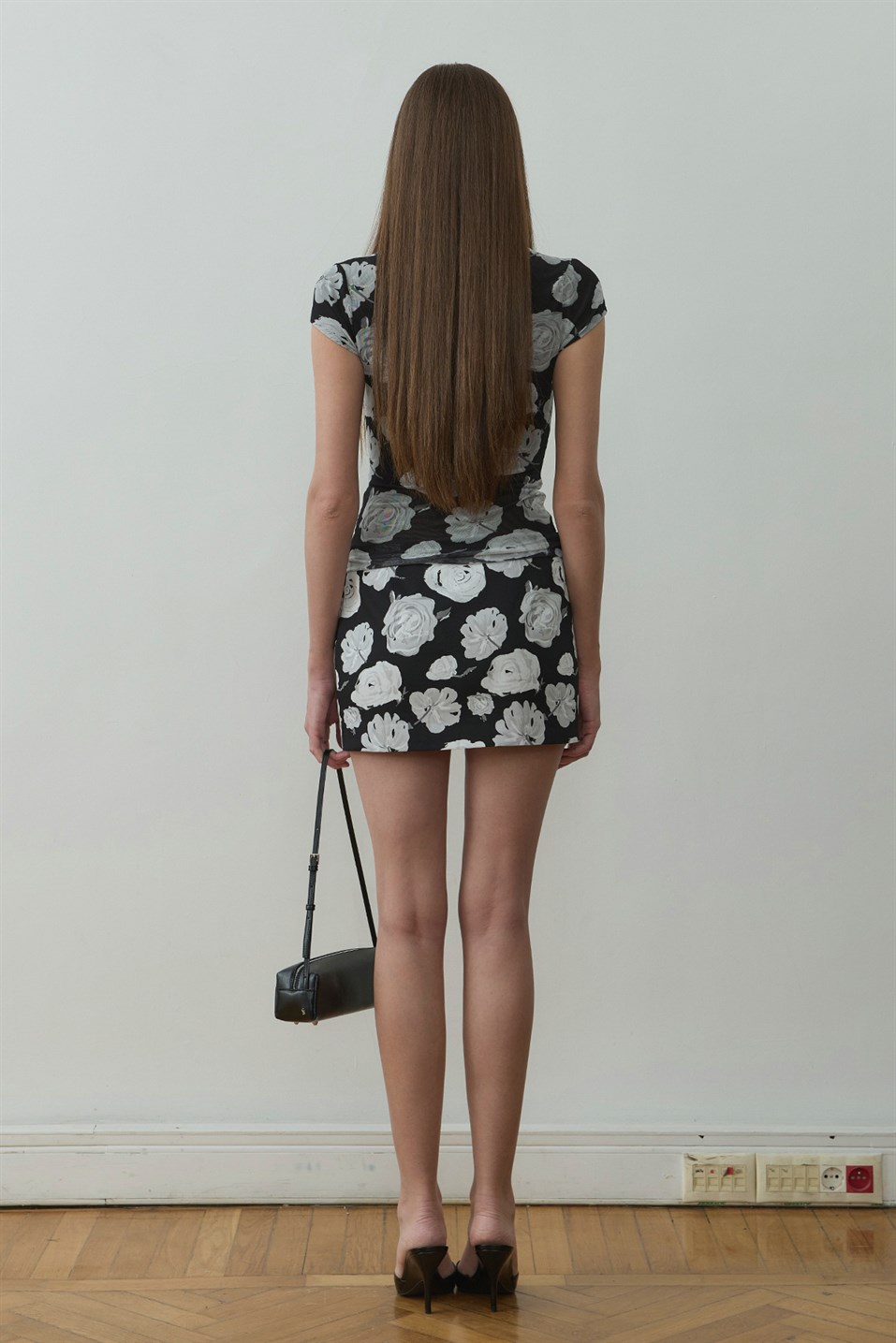 Siyah Rozze Düşük Bel Mini Etek