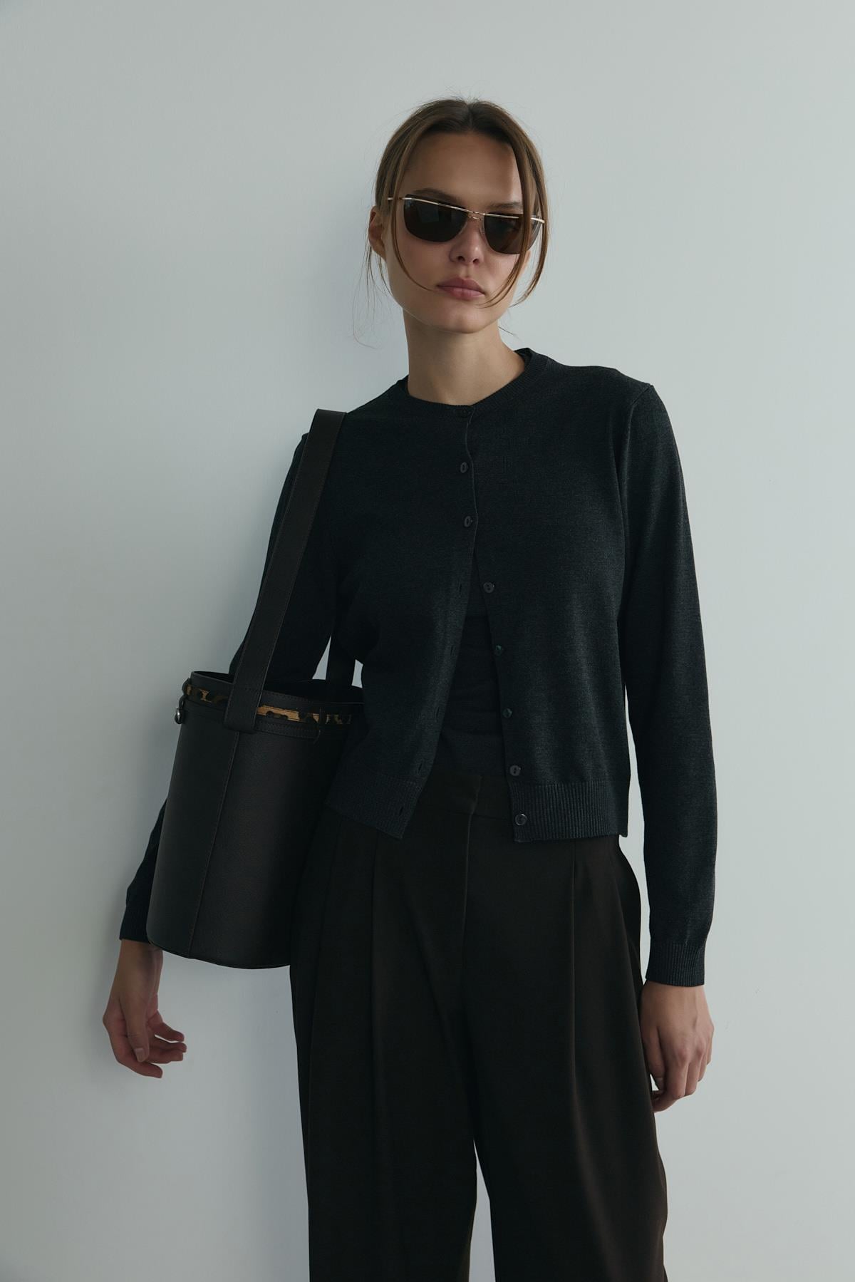 【Kura】 Sサイズ Antrasit Lea Triko Hırka | Suud Collection