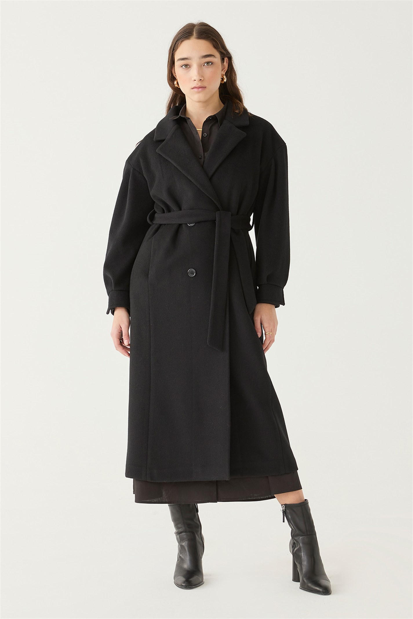 Black Balloon Sleeve Stamp Coat | Suud Collection