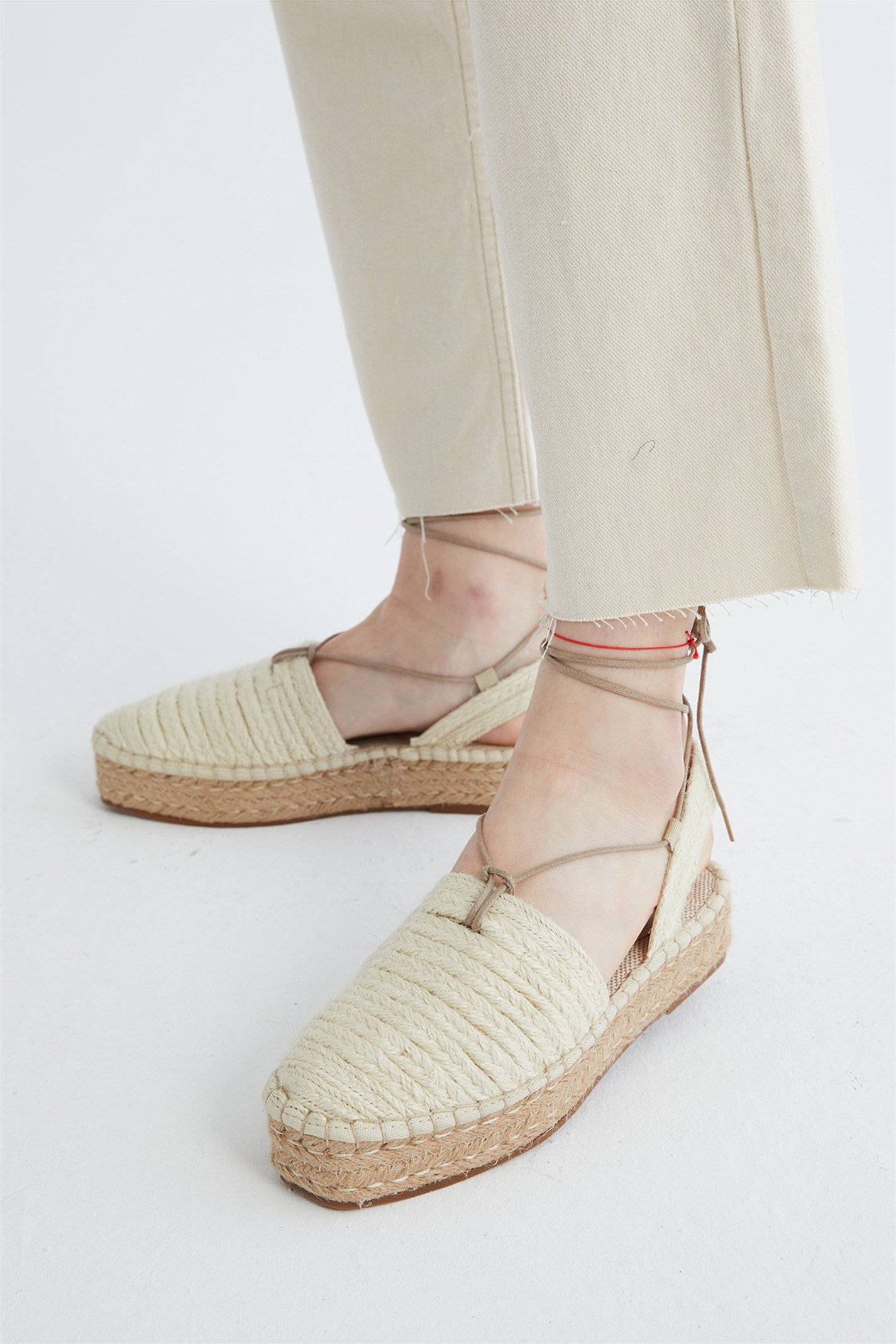 Bej Bağlamalı Hasır Sandalet | Suud Collection