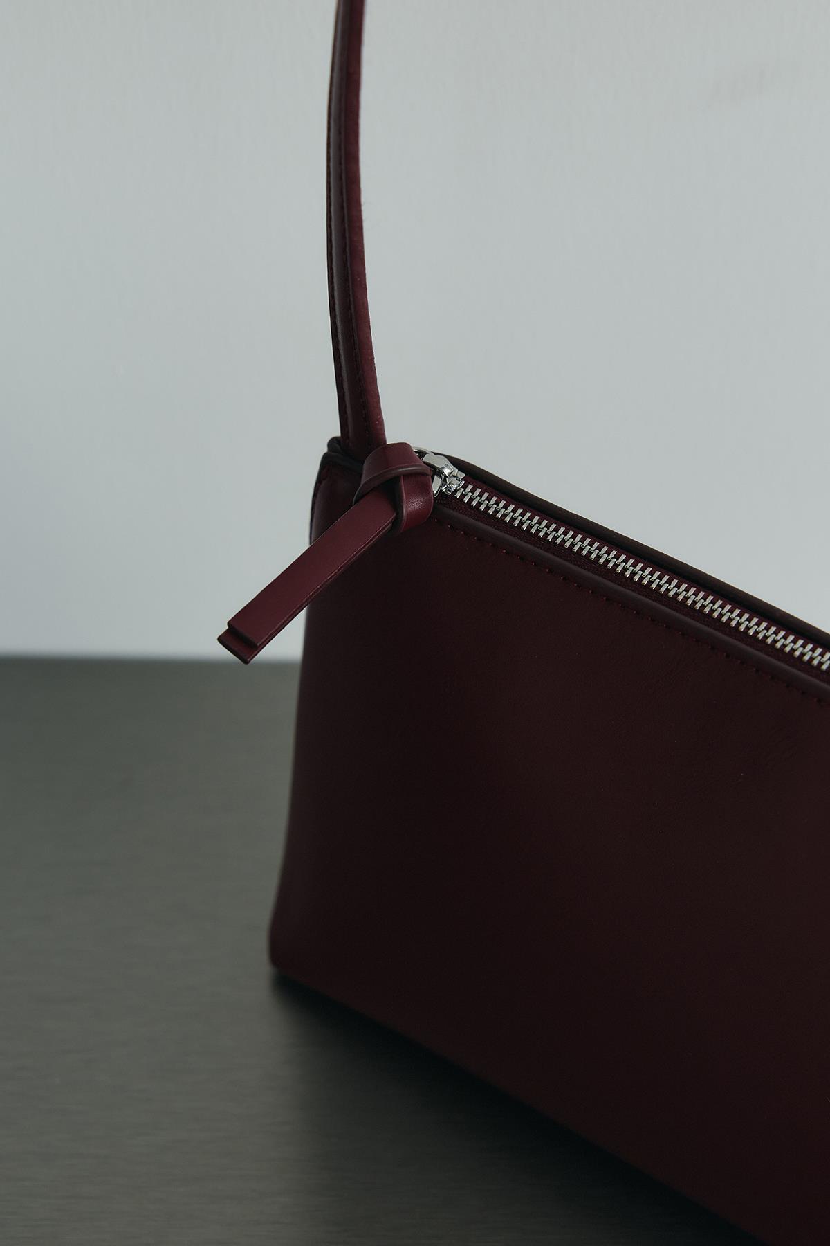 Burgundy Ivy Leather Bag | Suud Collection