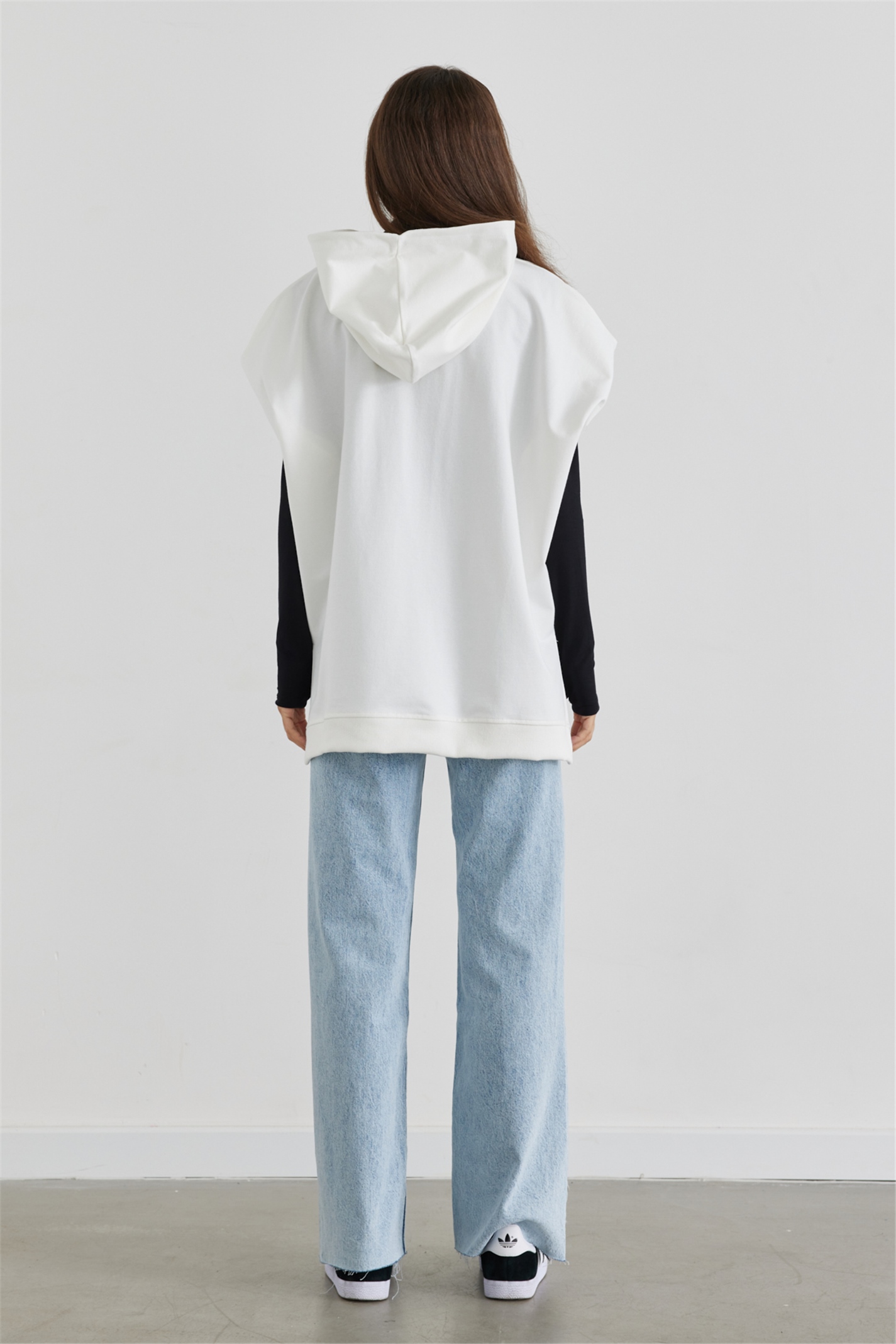 Ekru Sıfır Kol Kapüşonlu Sweatshirt | Suud Collection
