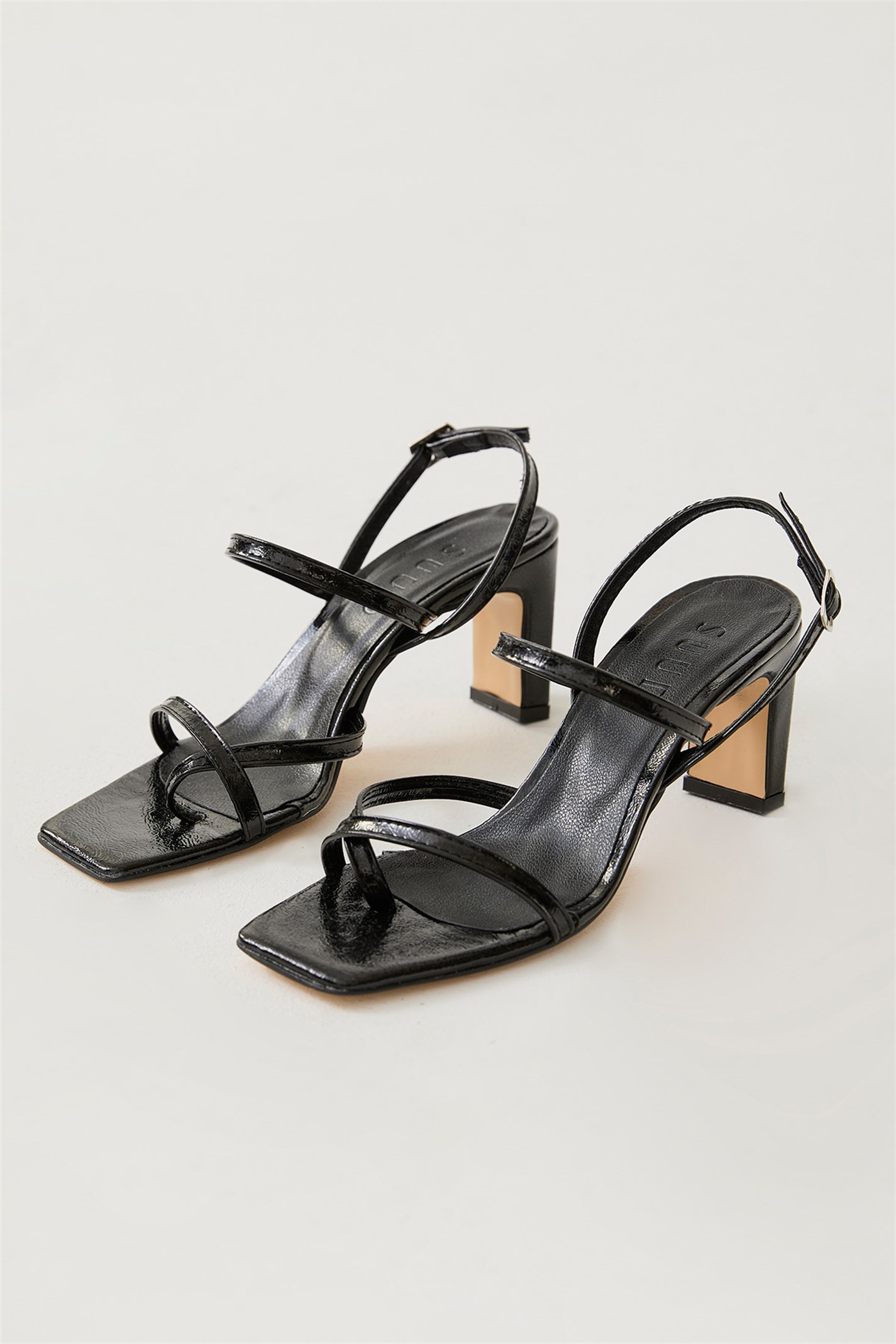 Siyah İnce Bantlı Topuklu Ayakkabı | Suud Collection