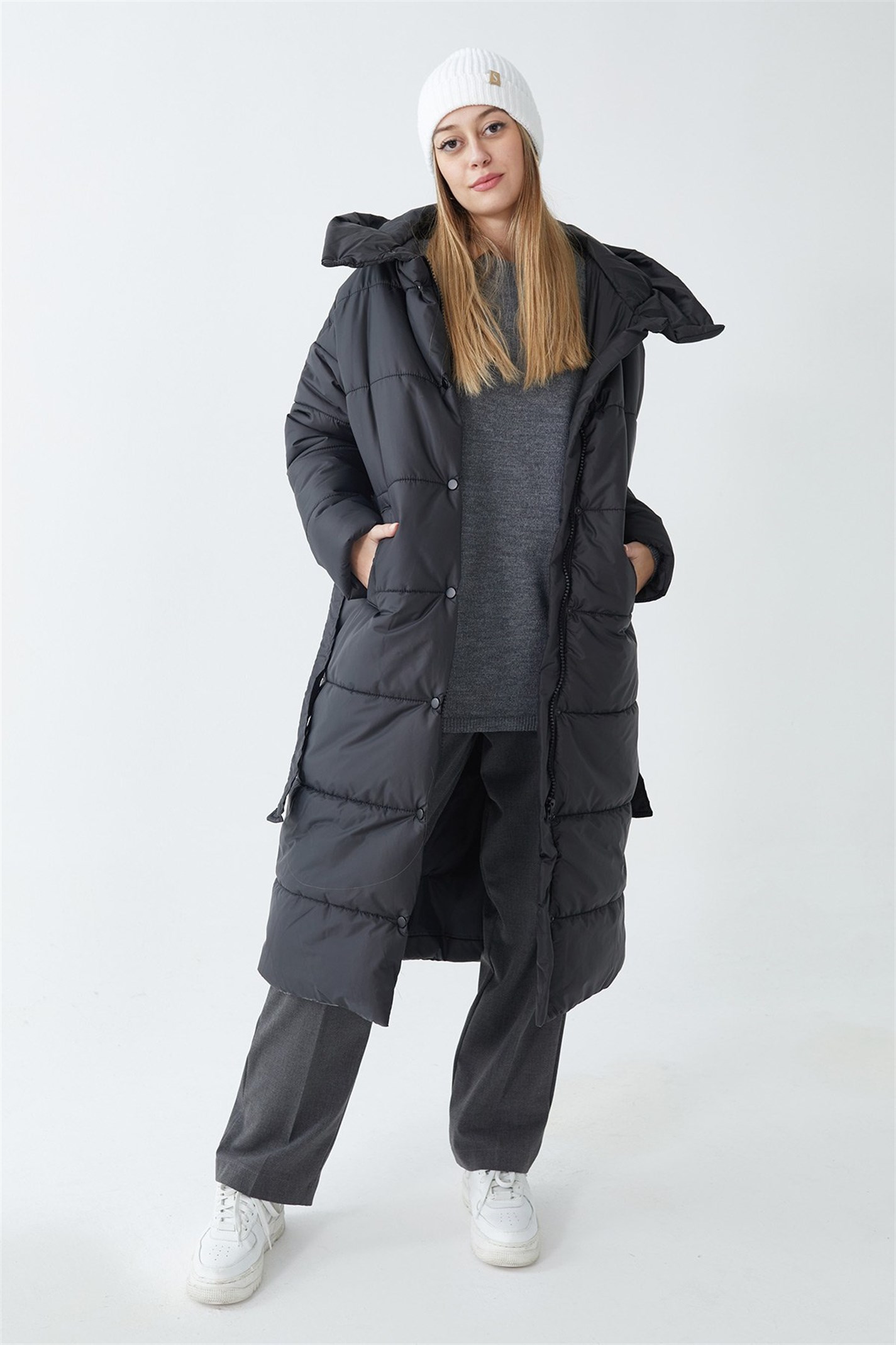 Long puffer jacket with black hood | Suud Collection