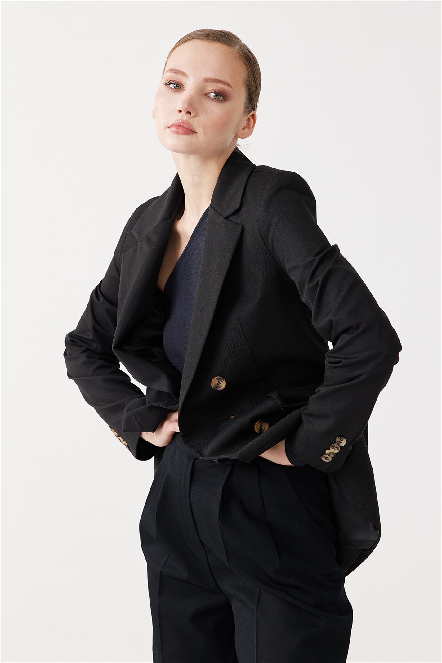 Siyah Dar Kesim Yırtmaçlı Blazer Ceket | Suud Collection