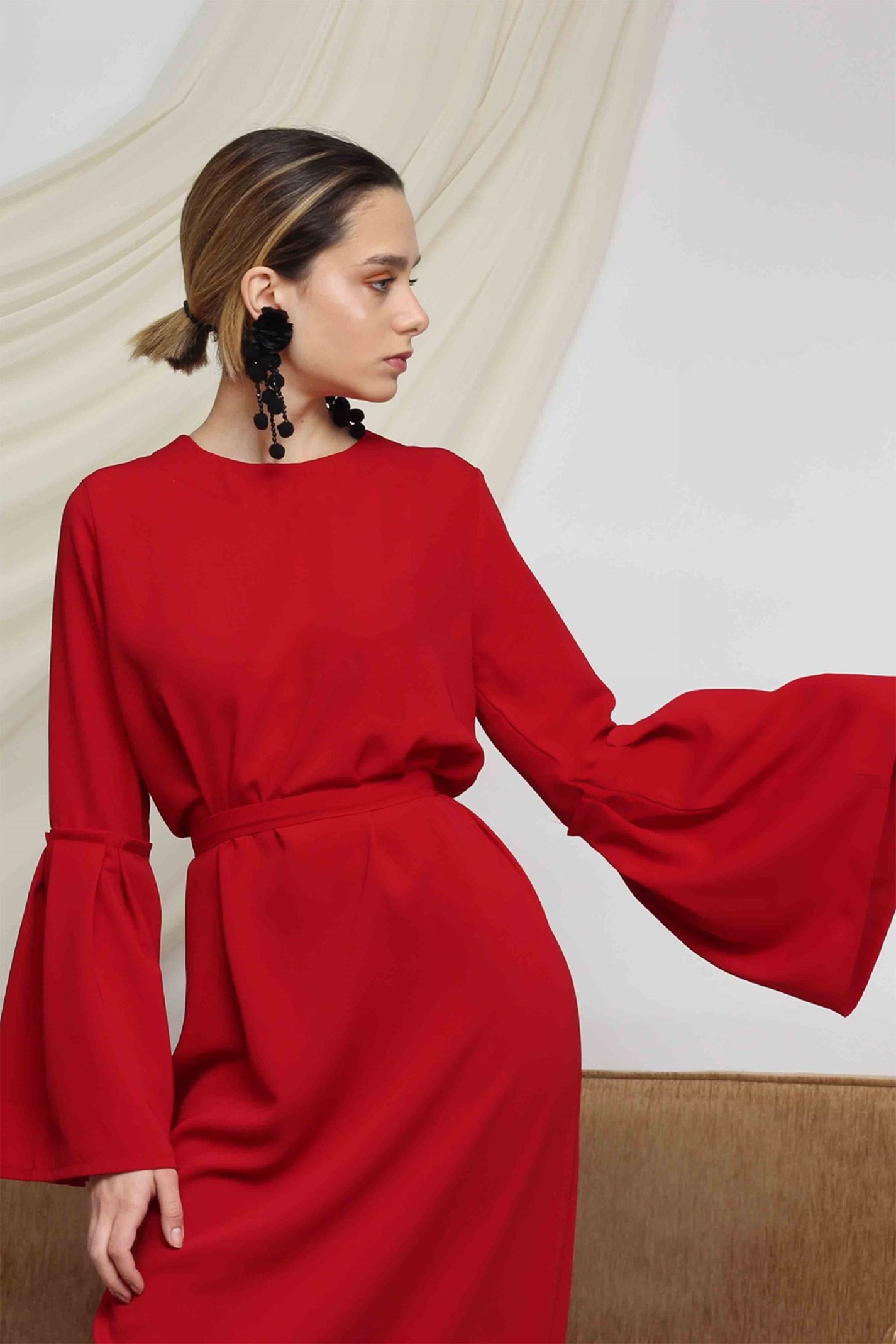 Kırmızı Kolları Volanlı Uzun Krep Kumas Elbise | Suud Collection