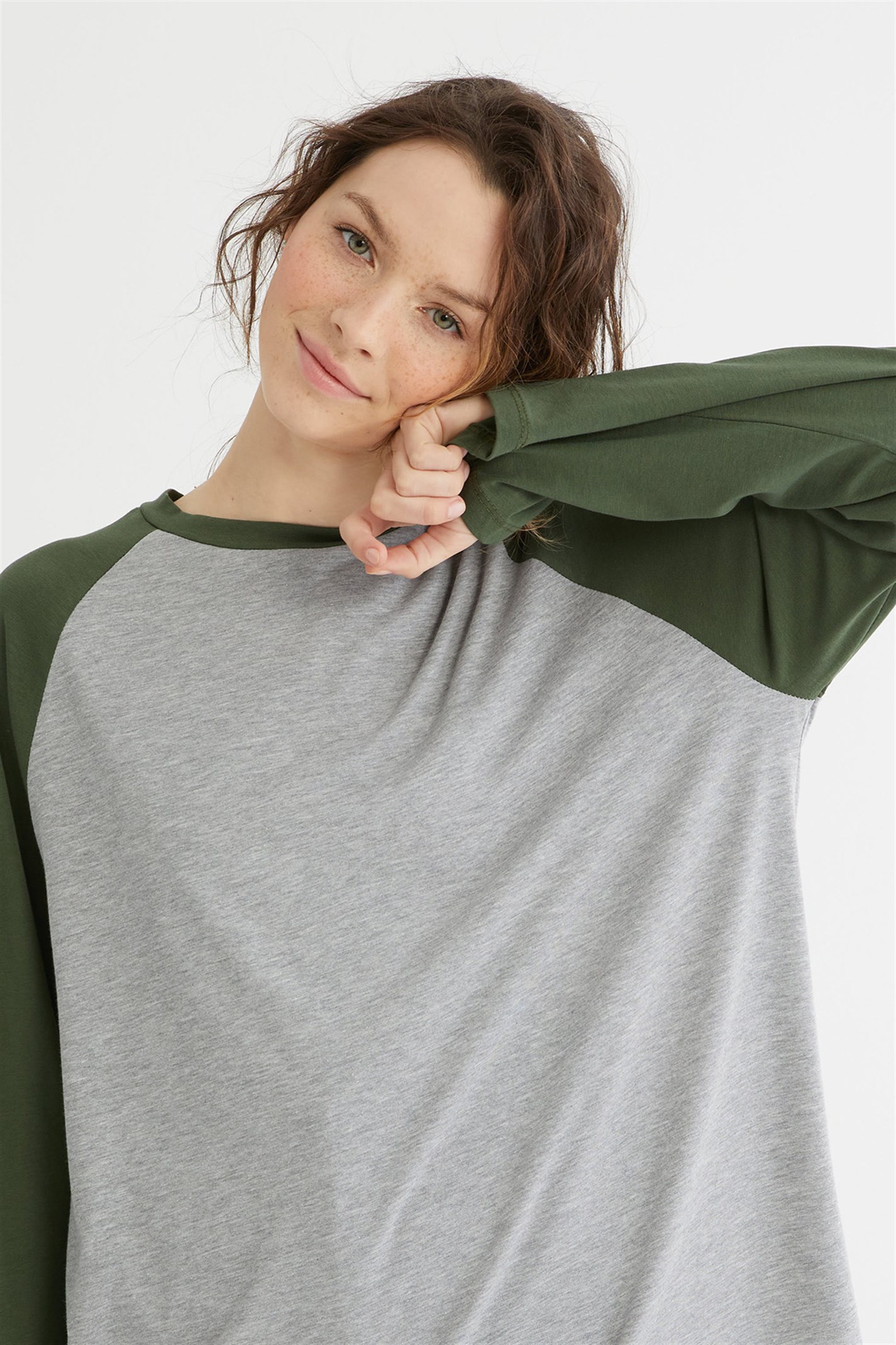 Yeşil Gri Reglan Kol Pamuklu Tişört | Suud Collection