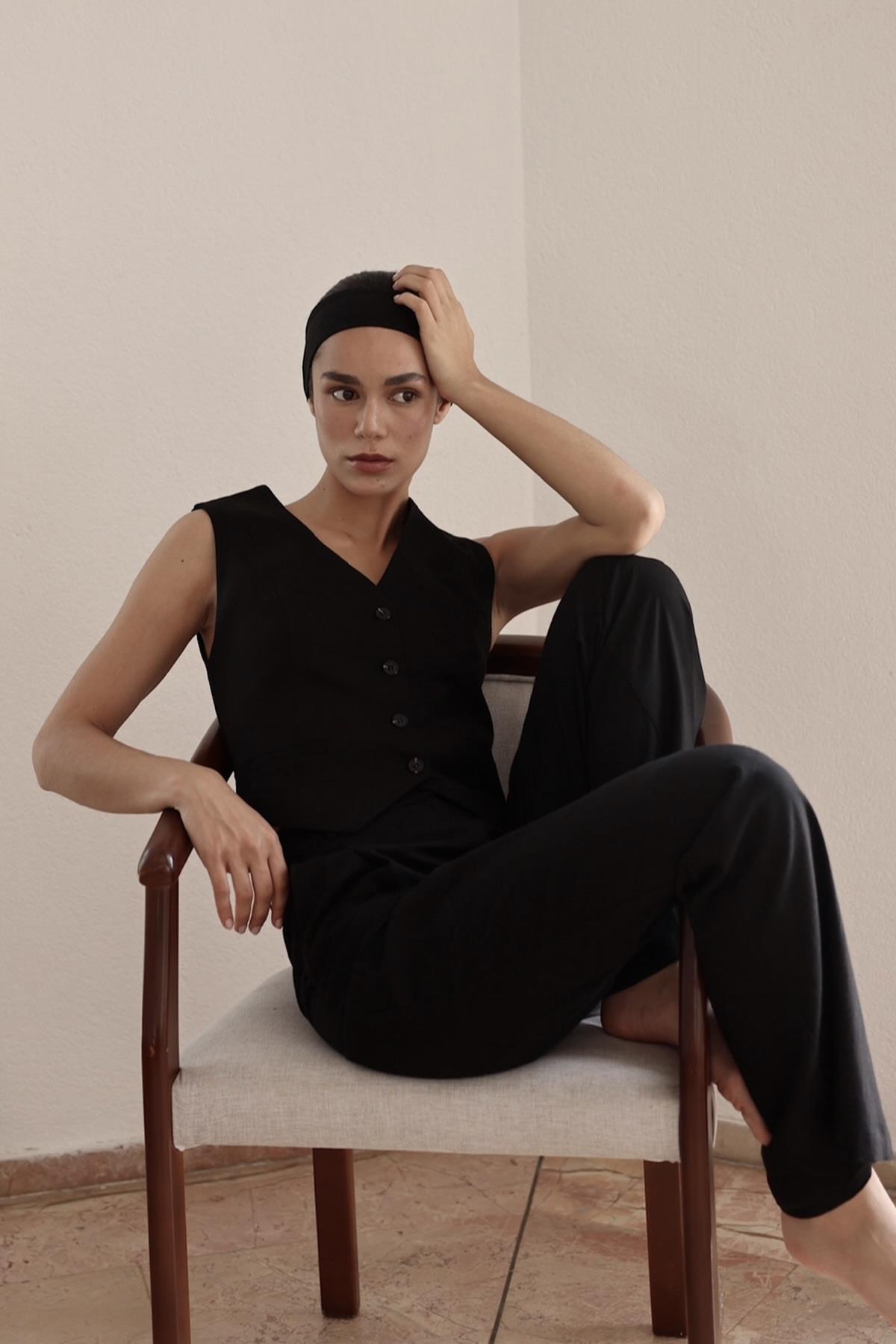 Black Gabriel Buttoned Linen Vest | Suud Collection