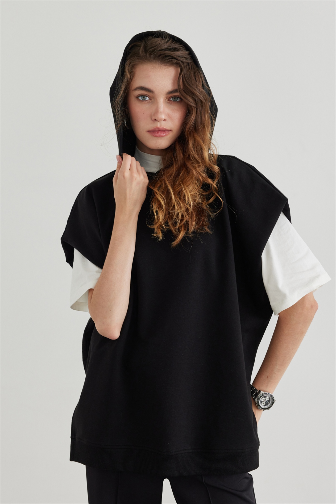 Black Zero Sleeve Hoodie Sweatshirt | Suud Collection