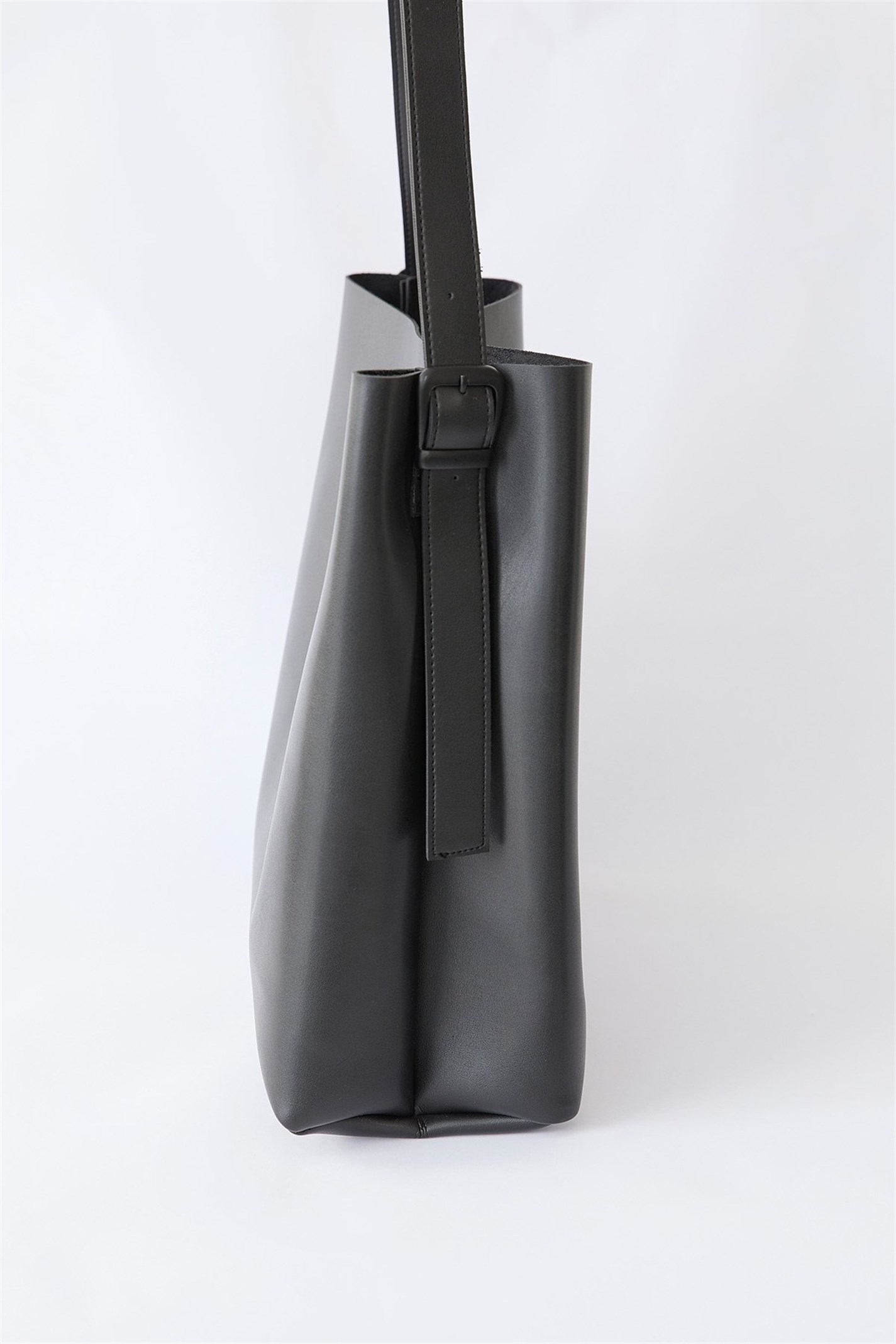 Siyah Tokalı Çapraz Çanta | Suud Collection