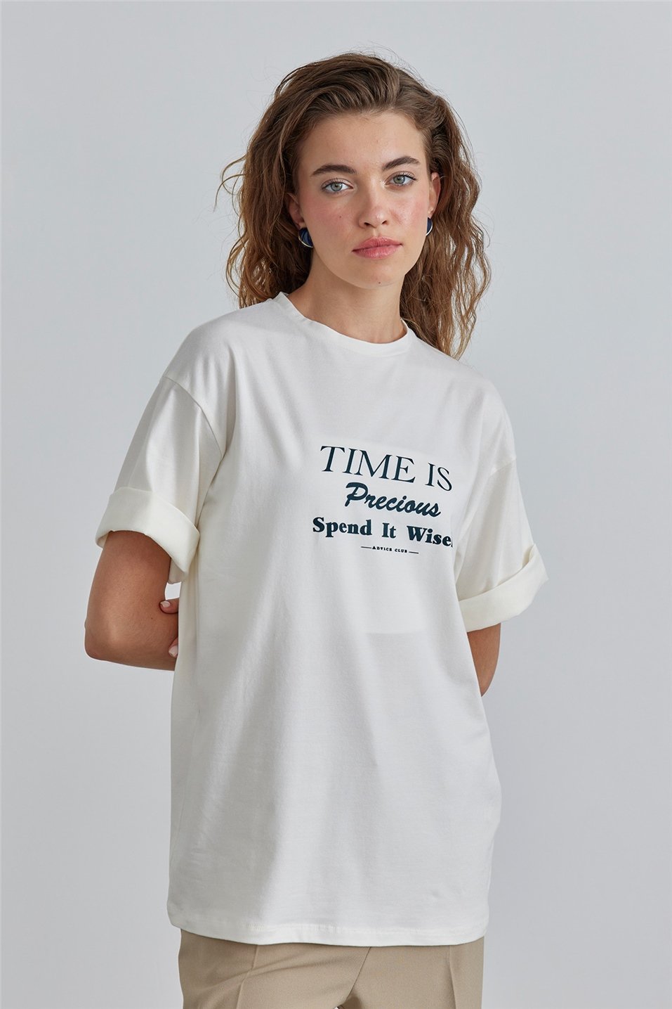 Ekru Time Is Baskılı Kısa Kollu Tişört