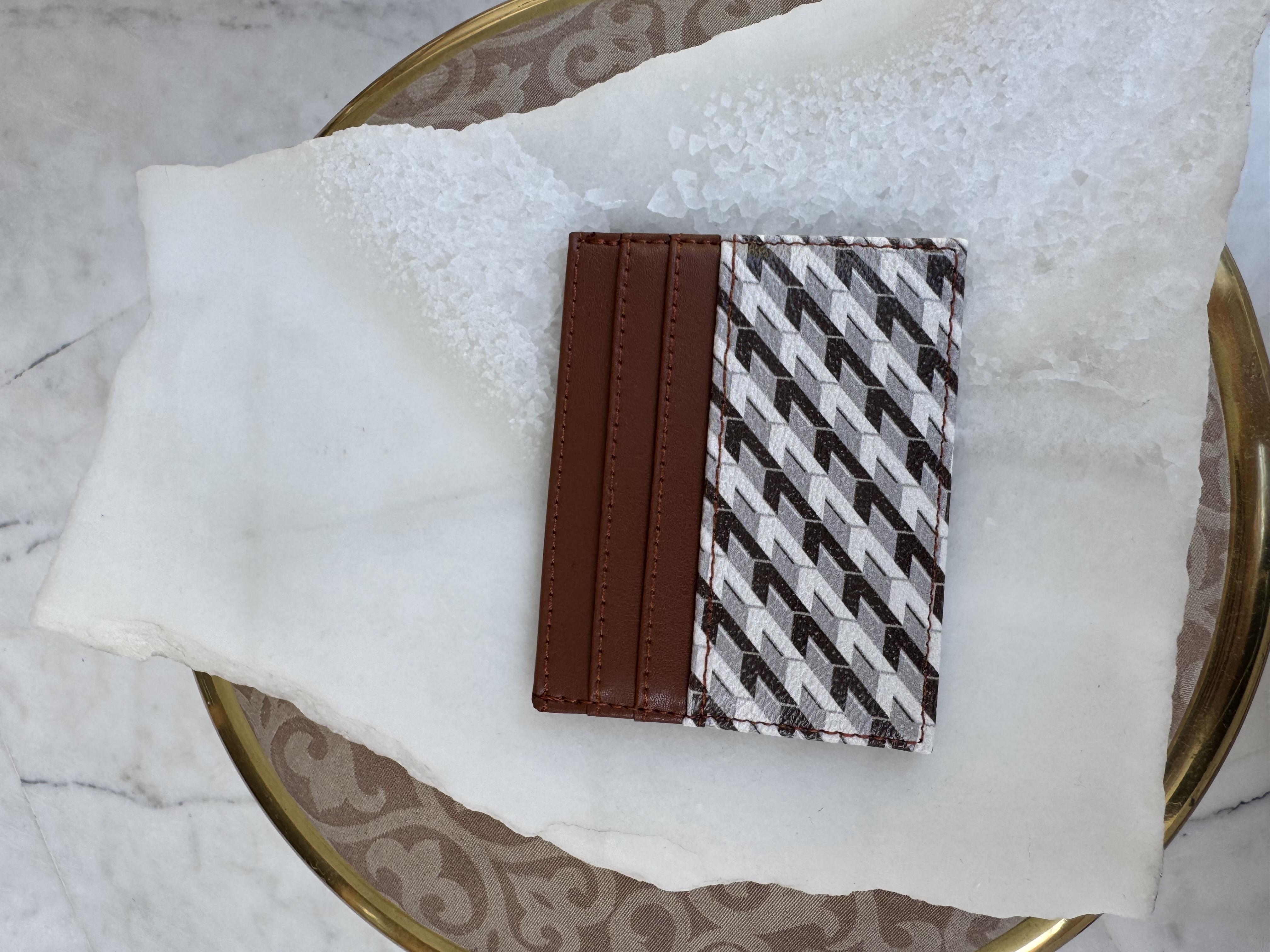Monogram Baskılı Kartlık Taba