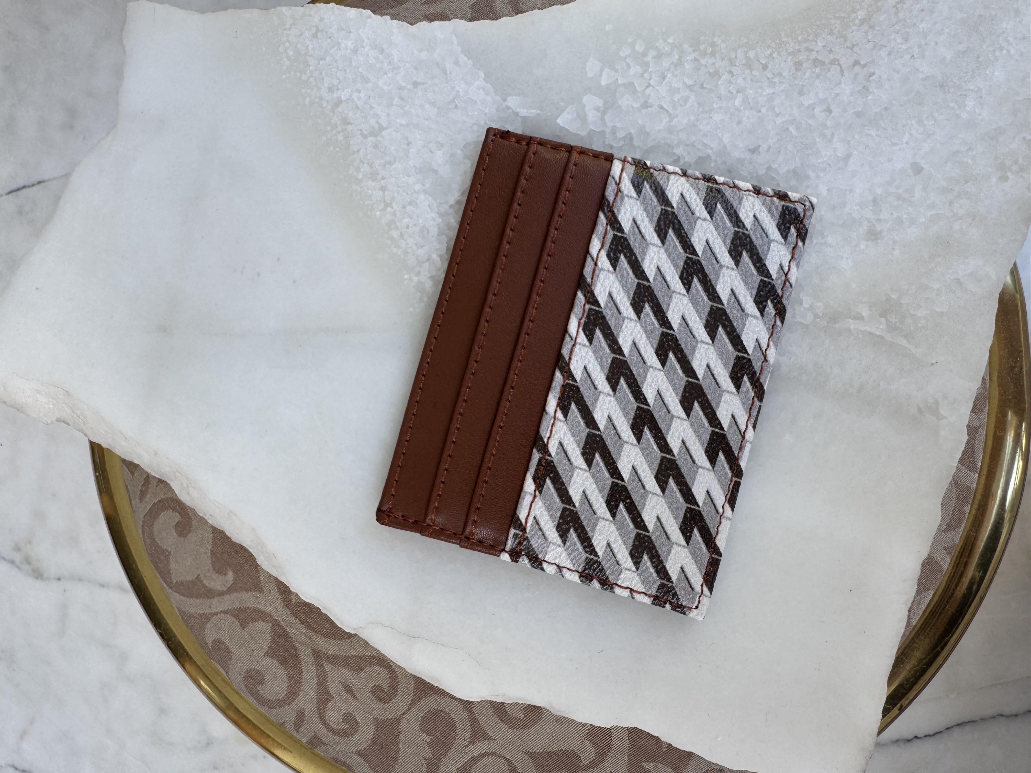 Monogram Baskılı Kartlık Taba
