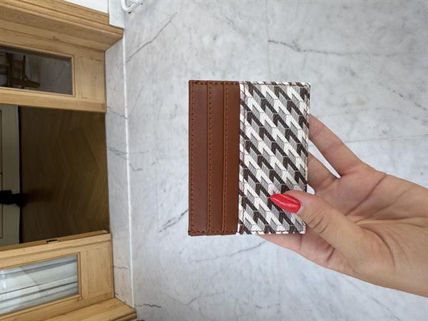 Monogram Baskılı Kartlık Taba