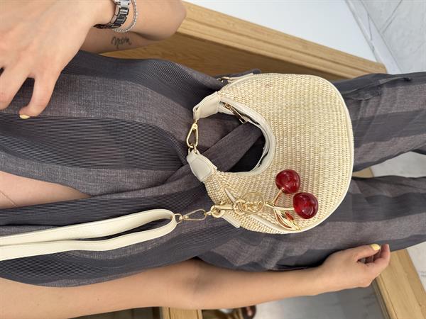 Oval Kesim Hasır Cherry Çanta Krem