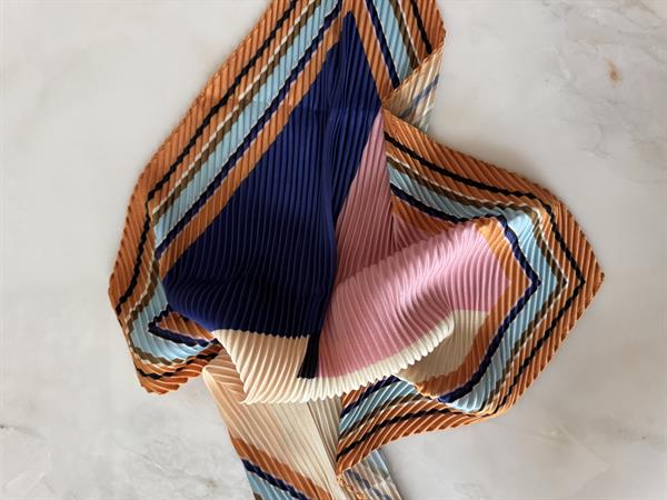 Pastel Kare Desenli Fular