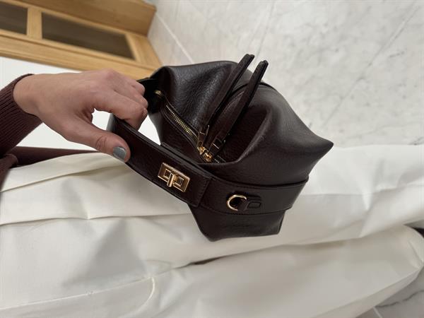 Pouch Bag Kilit Askılı Omuz Çantası Acı Kahve