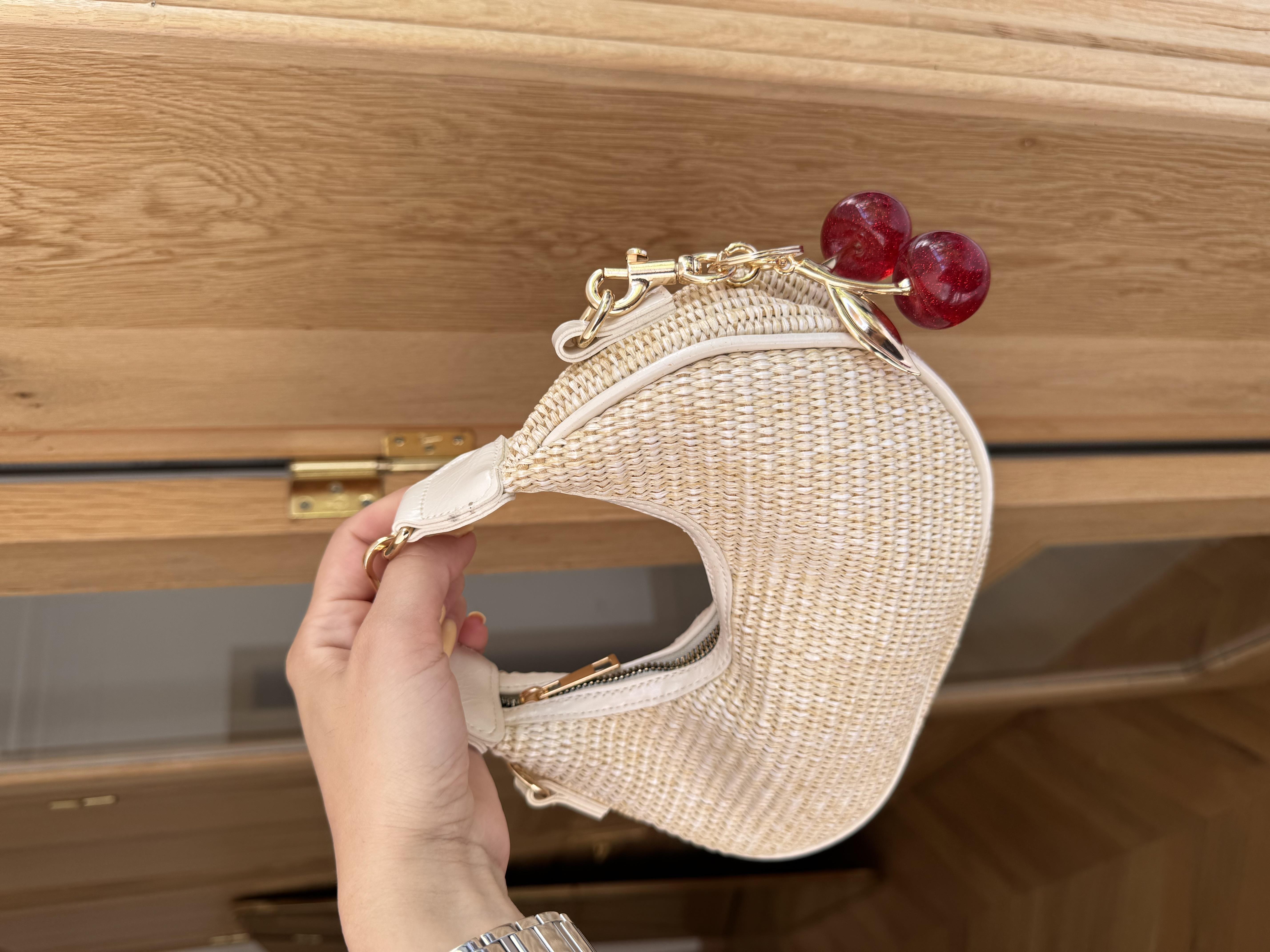 Oval Kesim Hasır Cherry Çanta Krem