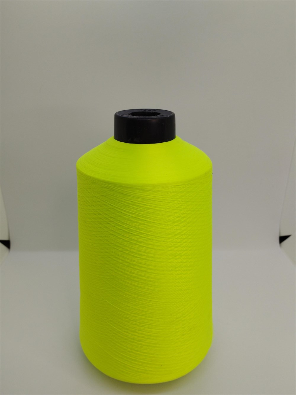 150 Denye 6100 Renkli Tekstürize Polyester Overlok İpliği (Muz İplik)