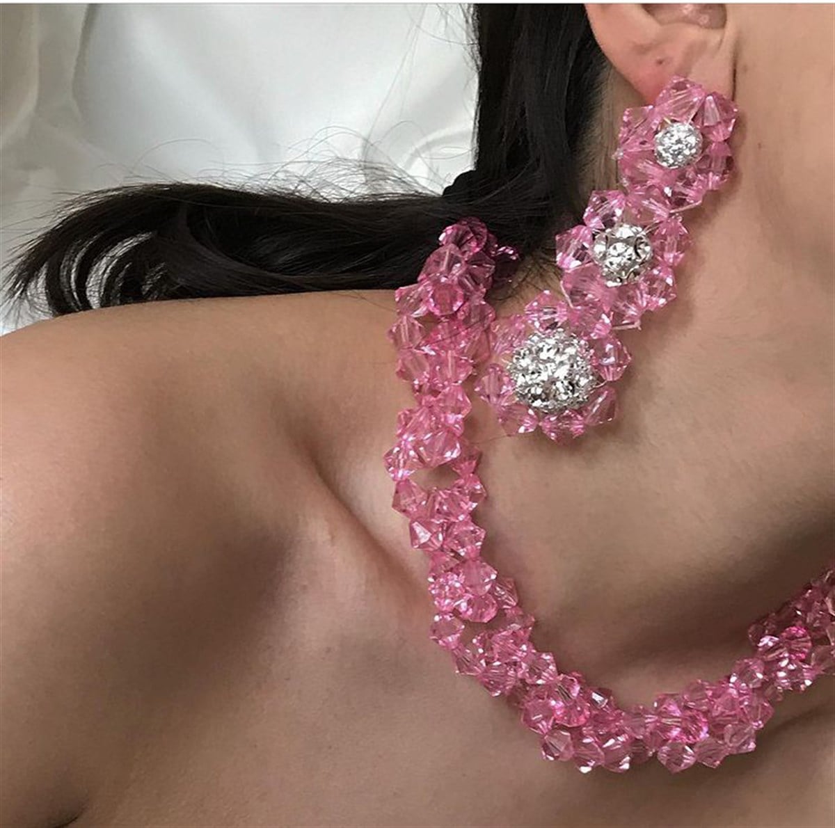 PEMBE ŞEFFAF BONCUKLU ÇİÇEK KÜPE