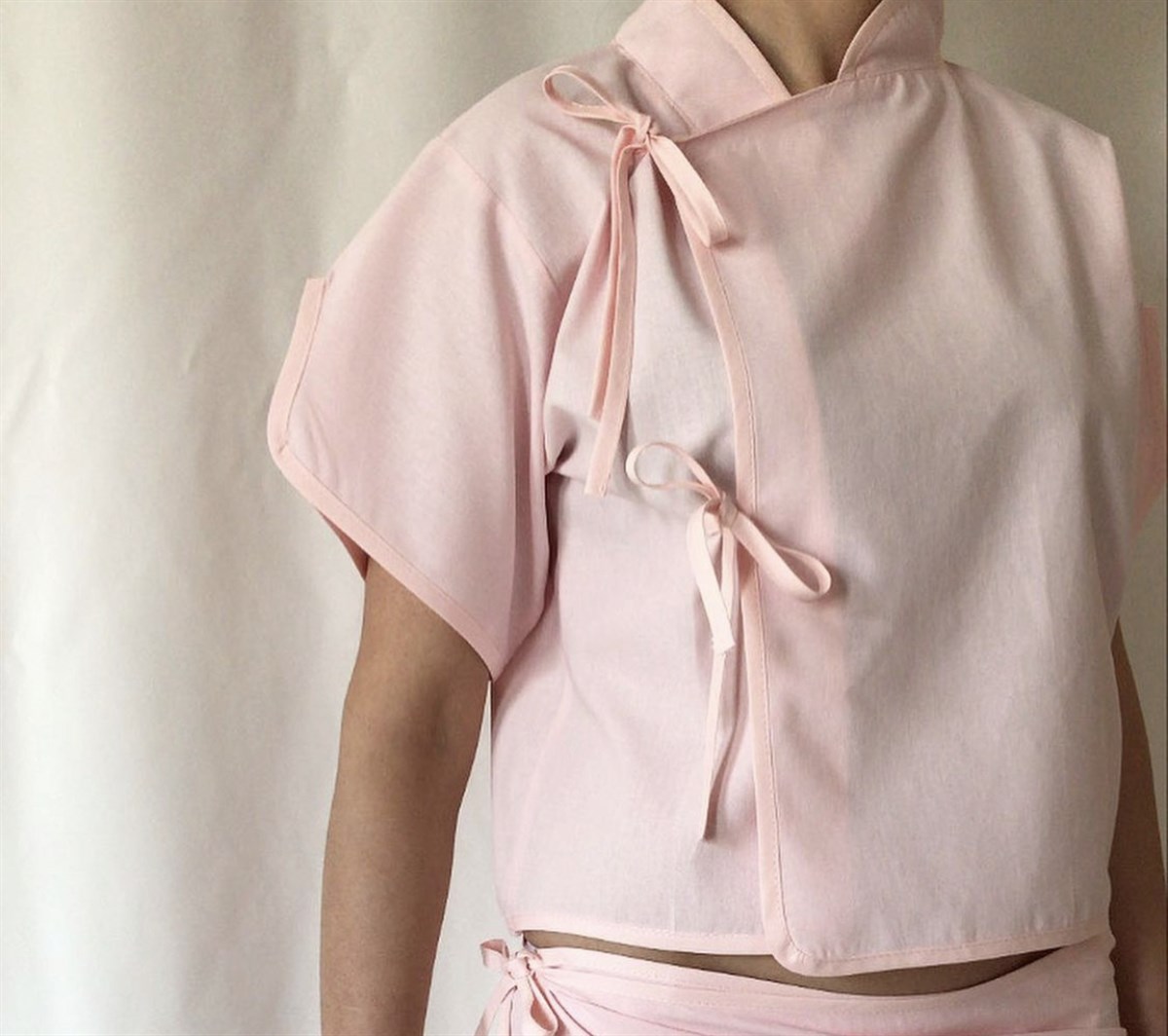 SOFT PEMBE KETEN BAĞLAMALI ÜST