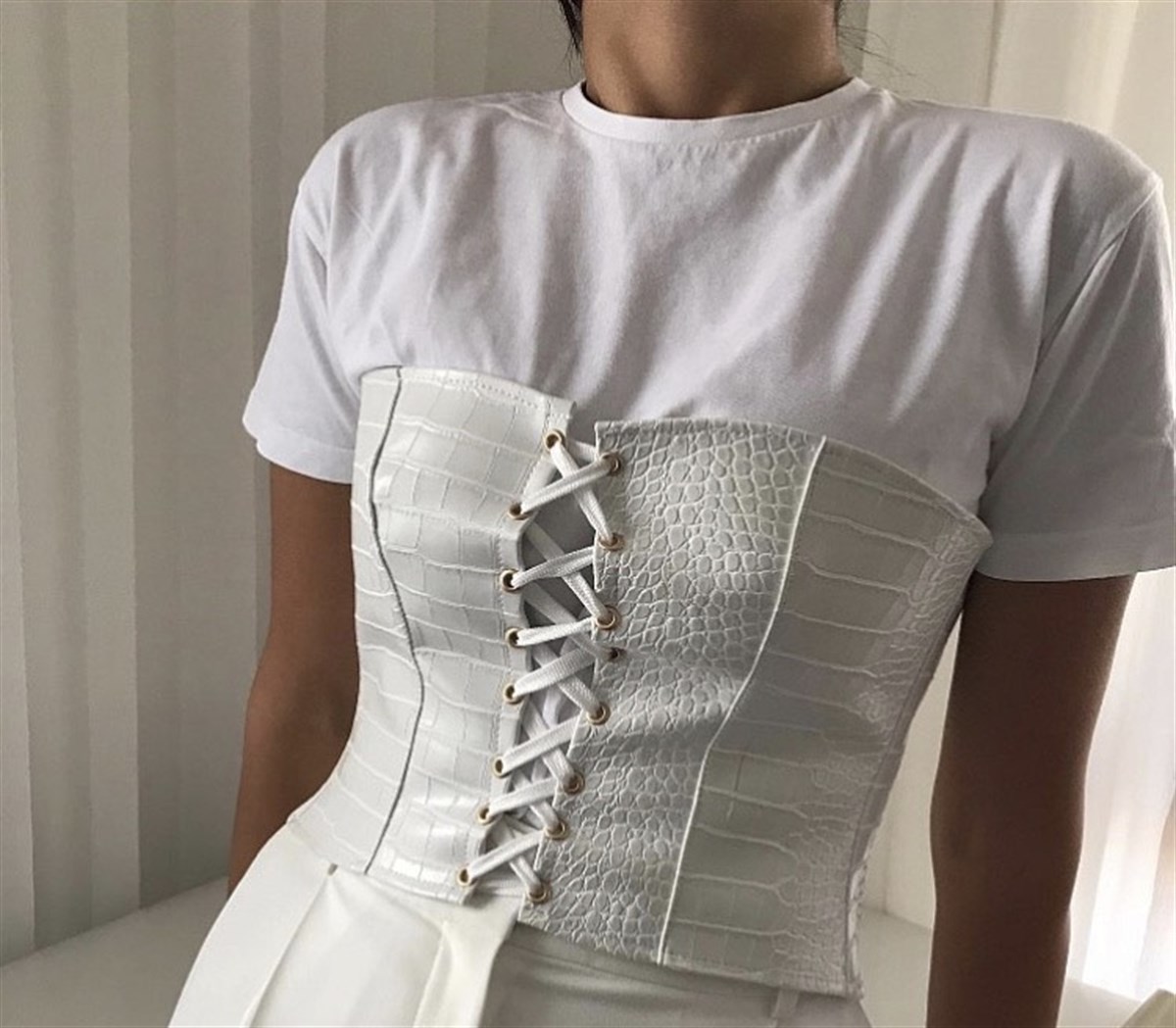 BEYAZ KROKODİL KORSE VEGAN DERİ